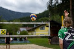 Aufschlag von Ella Hofstadler