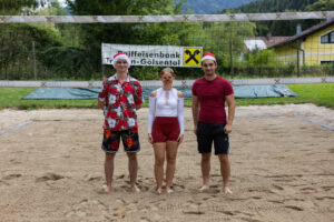 frohe Weihnachten (vlnr: Felix Keiblinger, Nicole Wurm, Paul Schwarzenecker)