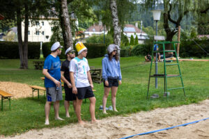 Die Hüte sitzen: Punkt und Prost ist bereit, das Spielfeld zu betreten