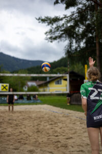 Aufschlag von Ella Hofstadler